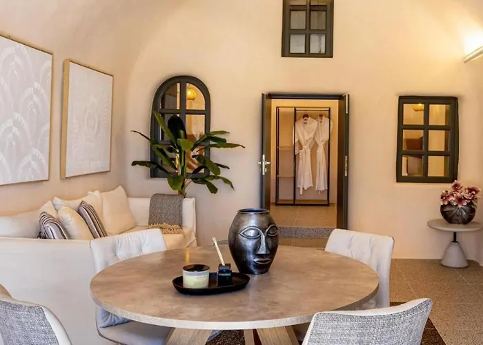 Parastia Luxury Santorini - Private Jacuzzi