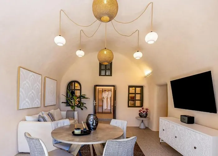 Parastia Luxury Santorini - Private Jacuzzi