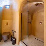 Parastia Luxury Santorini - Private Jacuzzi *