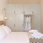 Villa Parastia Luxury Santorini - Private Jacuzzi Éxo Goniá
