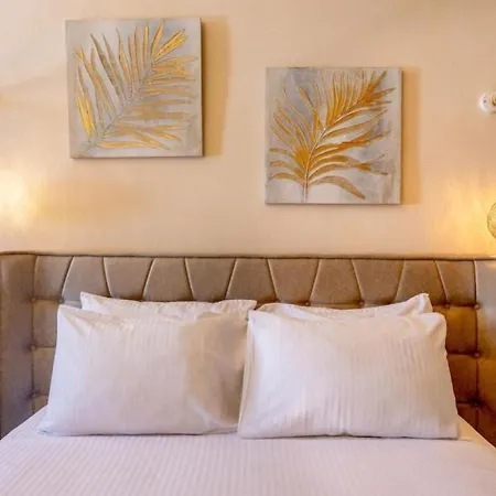 Parastia Luxury Santorini *