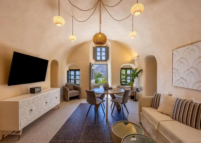 Villa Parastia Luxury Santorini - Private Jacuzzi