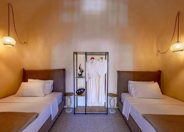 Parastia Luxury Santorini - Private Jacuzzi Villa Éxo Goniá