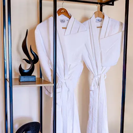 Parastia Luxury Santorini - Private Jacuzzi فيلة *