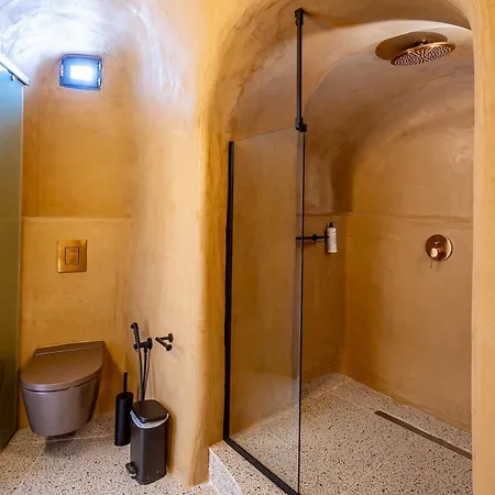 Parastia Luxury Santorini - Private Jacuzzi *