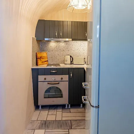 Parastia Luxury Santorini - Private Jacuzzi Éxo Goniá