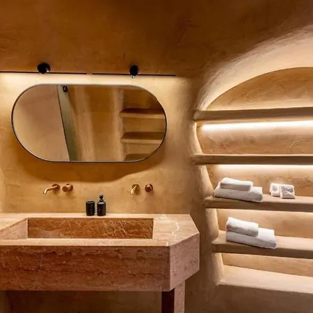 Parastia Luxury Santorini - Private Jacuzzi فيلة Éxo Goniá