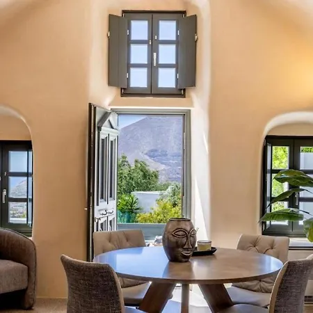 Parastia Luxury Santorini - Private Jacuzzi