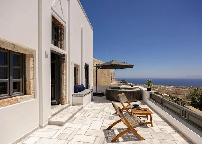 Parastia Luxury Santorini - Private Jacuzzi *