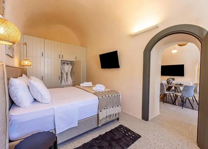 Parastia Luxury Santorini - Private Jacuzzi