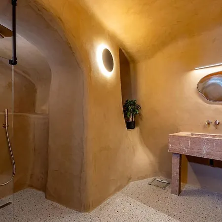 Villa Parastia Luxury Santorini - Private Jacuzzi Exo Gonia