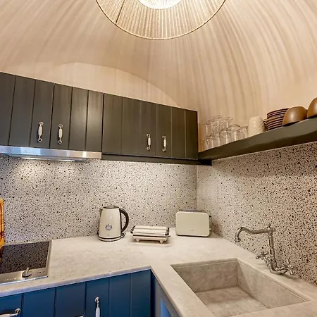 Villa Parastia Luxury Santorini - Private Jacuzzi *