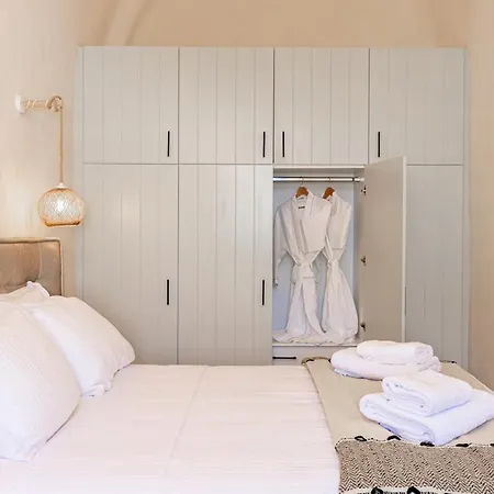 Parastia Luxury Santorini - Private Jacuzzi Exo Gonia