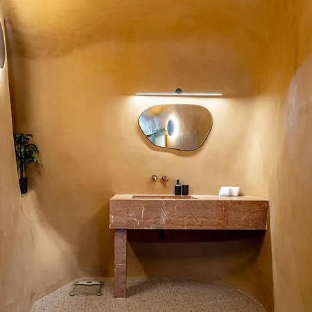 Villa Parastia Luxury Santorini - Private Jacuzzi Exo Gonia
